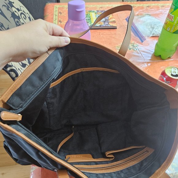 Black Handbag - Picture 2 of 3